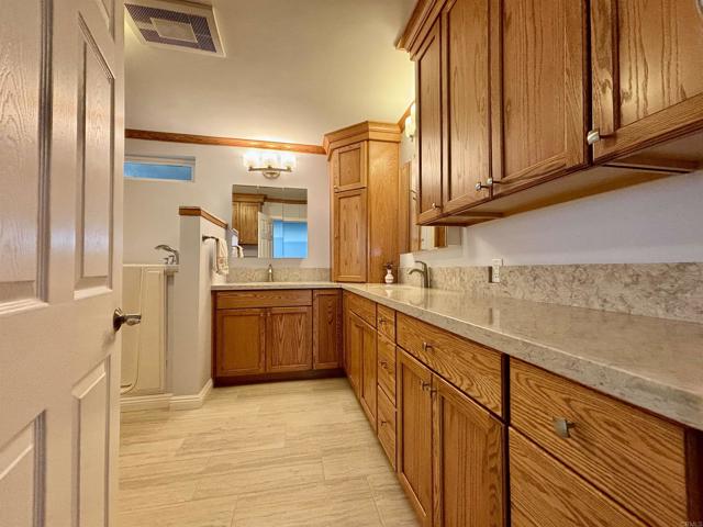 5420 Kipling Lane, Carlsbad CA: https://media.crmls.org/mediaz/5bf6644c-8023-43b6-bdba-7f8739cb99ec.jpg