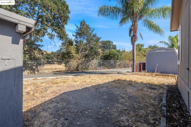 16711 Marsh Creek Rd, Clayton CA: https://media.crmls.org/mediaz/5bf6b138-61a3-4c65-8406-f3a822b8e636.jpg