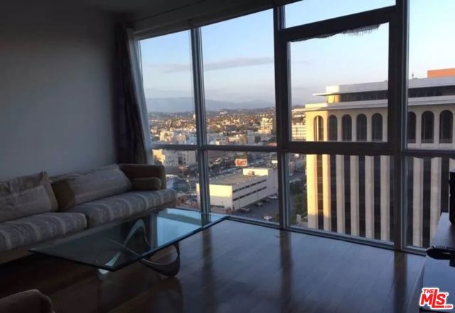 3785 Wilshire Boulevard, Los Angeles CA: https://media.crmls.org/mediaz/5bf6df99-8918-4677-9d96-604e524811d2.jpg