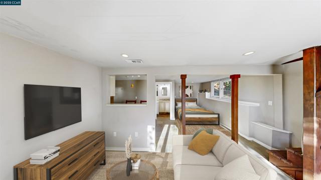5716 Merriewood Drive, Oakland CA: https://media.crmls.org/mediaz/5bf7162d-42d6-47ec-845d-f5525a54a5a8.jpg