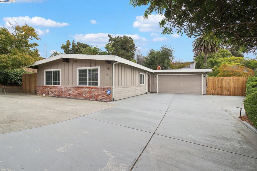 636 Pebble Dr