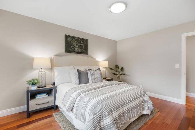 1098 Muir Way, Los Altos CA: https://media.crmls.org/mediaz/5bf7be2f-b102-4838-9fe2-8cb2314a3b80.jpg