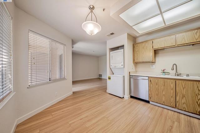 4772 Nicol Cmn, Livermore CA: https://media.crmls.org/mediaz/5bf7c1fb-60d7-4c8c-8284-b6f613b8d1e1.jpg