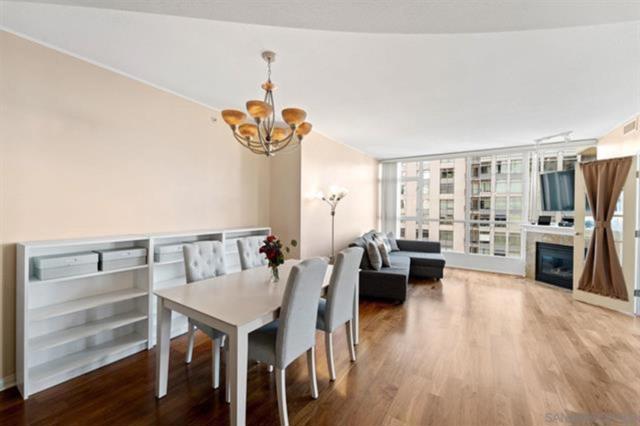 555 Front St, San Diego CA: https://media.crmls.org/mediaz/5bf7d374-59a4-4c4b-ae6b-228992c42c4d.jpg