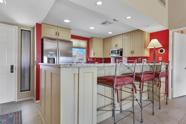 41531 Peach Tree Court, Palm Desert CA: https://media.crmls.org/mediaz/5bf7ff13-bfba-4abe-8a42-3ff4d6f1ee64.jpg