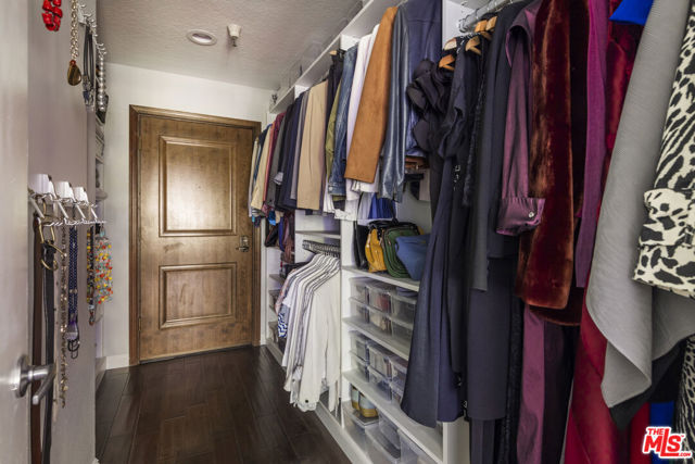 Walk-in Closet