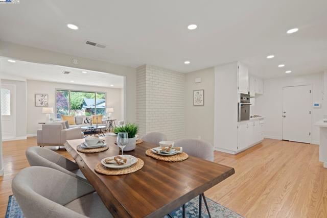 2371 Mallard Dr, Walnut Creek CA: https://media.crmls.org/mediaz/5bf84b1c-8824-4059-8f55-aeaaa20b794f.jpg