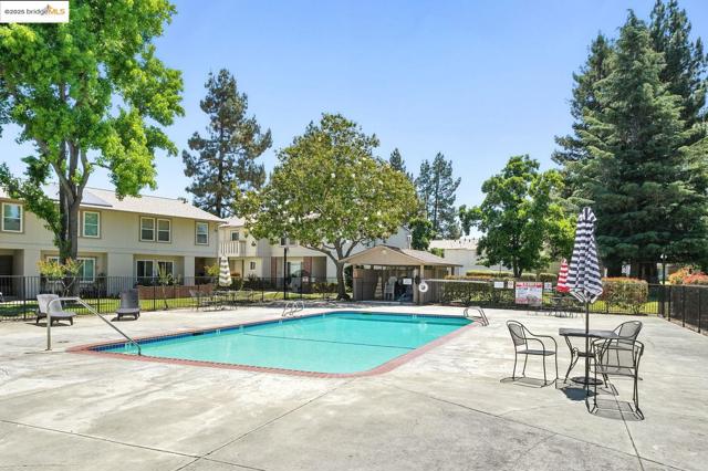1814 Wildbrook CT, Concord CA: https://media.crmls.org/mediaz/5bf9e6b7-23d8-4b17-9f75-0d81cda9df1c.jpg