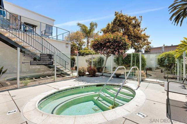 317 Pine Ave, Carlsbad CA: https://media.crmls.org/mediaz/5bfa27c8-f2d7-4b96-99ba-59ed3227608a.jpg