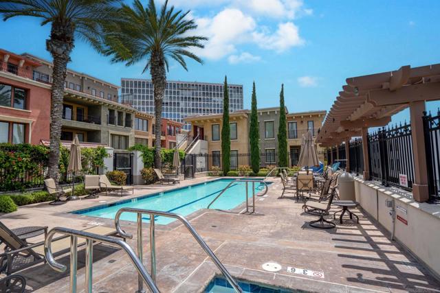 1000 Genter St, La Jolla CA: https://media.crmls.org/mediaz/5bfa9141-7192-4573-aba5-6e35fad9d7b6.jpg