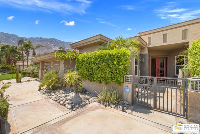 450 E Bogert Trail, Palm Springs CA: https://media.crmls.org/mediaz/5bfb275a-ff09-481d-98b3-a9d3c70037f3.jpg