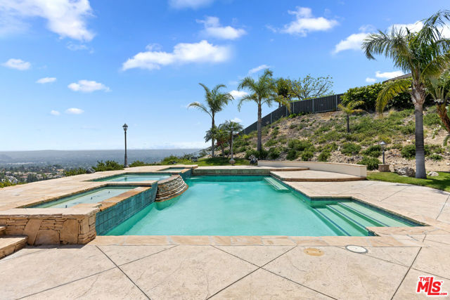 7416 Wiscasset Drive, West Hills CA: https://media.crmls.org/mediaz/5bfb40c2-ce75-4890-ba65-64a44ee9a84a.jpg