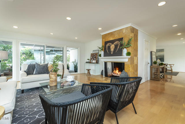 5045 Redwillow Lane, La Canada Flintridge CA: https://media.crmls.org/mediaz/5bfb5ff8-4268-441c-8757-093f6ab5146a.jpg