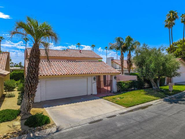 37710 Los Cocos E Drive, Rancho Mirage CA: https://media.crmls.org/mediaz/5bfc9629-a431-4ef0-8f36-12ec8add9e15.jpg