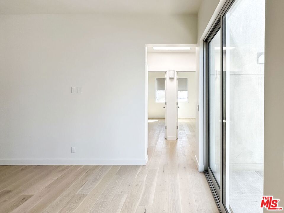 https://media.crmls.org/mediaz/5bfca546-1469-462d-9276-8ed05e43128e.jpg?preset=X-Large