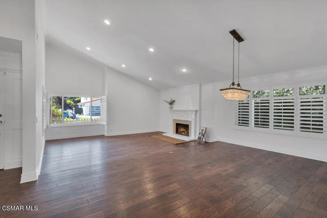 6344 Kerryhill Court, Agoura Hills CA: https://media.crmls.org/mediaz/5bfcaf1b-f91d-47ce-a736-58d07f41730c.jpg