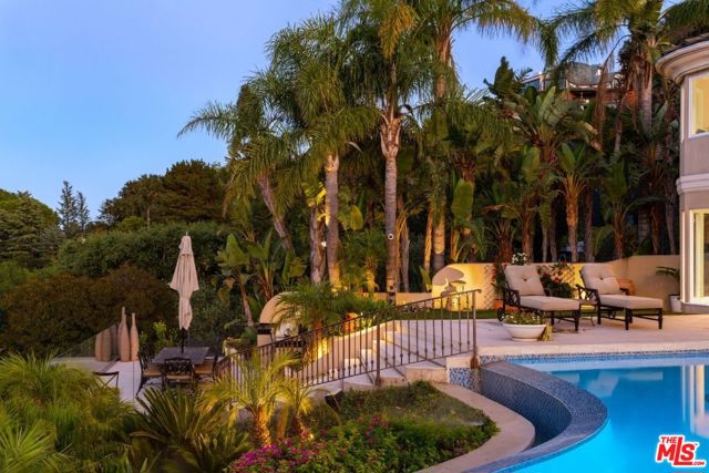 7833 Torreyson Drive, Los Angeles CA: https://media.crmls.org/mediaz/5bfce527-1d9c-42ea-aee1-eae934e46184.jpg