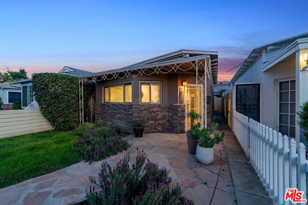 2914 W Chandler BoulevardBurbank image #1
