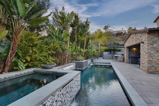 Detail Gallery Image 11 of 50 For 3615 Corte Claro, Carlsbad,  CA 92009 - 6 Beds | 6/1 Baths