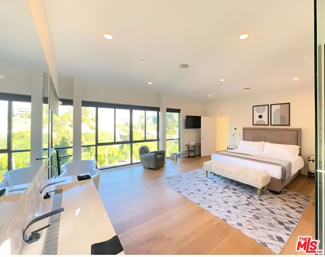 2746 Rinconia Drive, Los Angeles CA: https://media.crmls.org/mediaz/5bfd8de9-a6c4-40b0-b7c5-2628c9bcda87.jpg