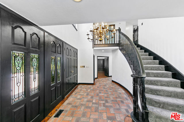 29528 Harvester Road, Malibu CA: https://media.crmls.org/mediaz/5bfe18b3-b8e0-410c-aee8-29613d27cffd.jpg