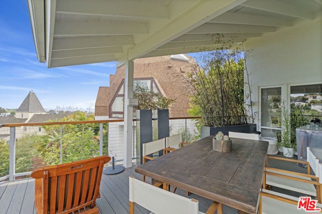 3162 Durand Drive, Los Angeles CA: https://media.crmls.org/mediaz/5bfeb38e-1a35-4bc8-92da-0fdddee59923.jpg