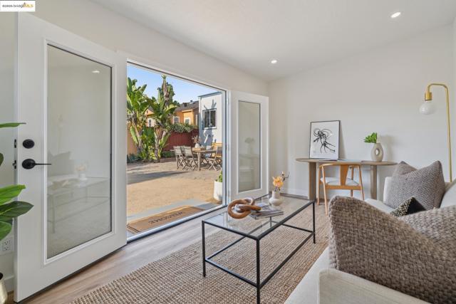 533 Lewis Ave, San Leandro CA: https://media.crmls.org/mediaz/5bfee64e-43de-4d6a-82b5-50388a1545ea.jpg