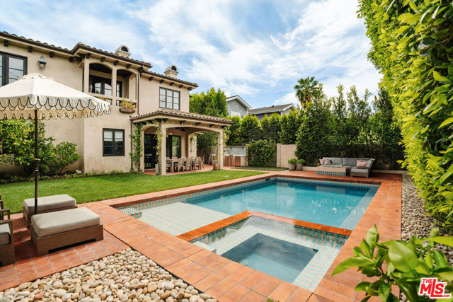11432 Aqua Vista Street