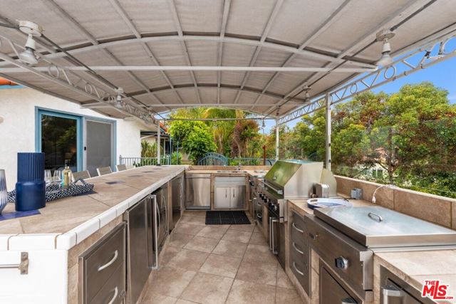 5916 Via Zurita, La Jolla CA: https://media.crmls.org/mediaz/5c00286a-743f-42a6-b566-2369462fdb70.jpg