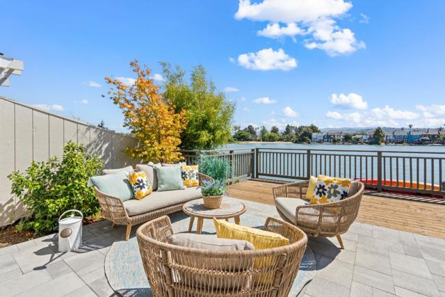 17 Spinnaker Place, Redwood City CA: https://media.crmls.org/mediaz/5c00638a-7ab5-44e2-8d83-e581837898b9.jpg