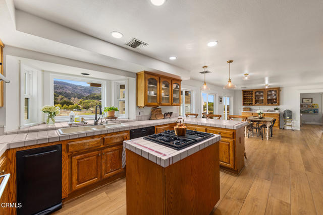 11144 Ojai Santa Paula Road, Ojai CA: https://media.crmls.org/mediaz/5c00a35a-d613-41fa-8f0f-0c825a548c02.jpg