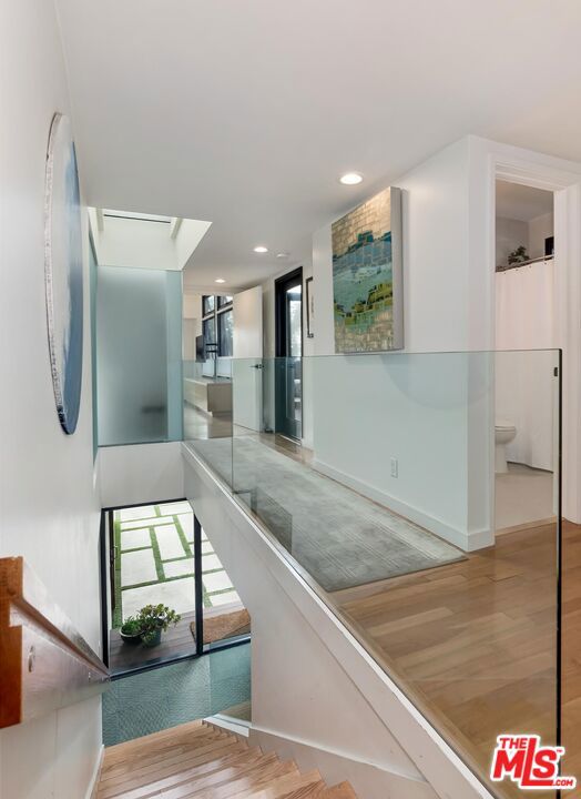 832 Superba Avenue, Venice CA: https://media.crmls.org/mediaz/5c00a4da-f375-495f-8e9e-4f951eb9570e.jpg