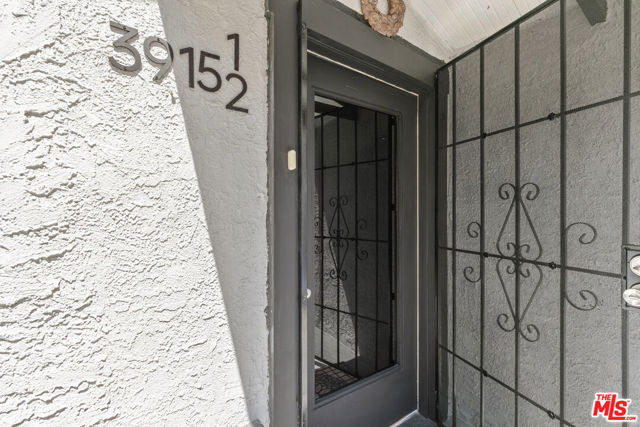 3915 1/2 S Budlong Avenue, Los Angeles CA: https://media.crmls.org/mediaz/5c017908-1b89-4c21-a985-27a8c3cd18cd.jpg