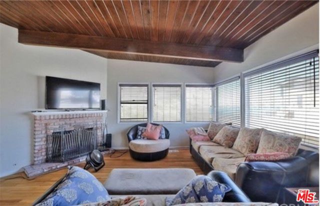 127 16th Street, Manhattan Beach CA: https://media.crmls.org/mediaz/5c022336-eb27-49a6-9cbe-bf9d1ddb6411.jpg