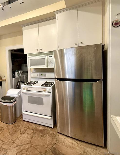 2315 Berry St, Lemon Grove CA: https://media.crmls.org/mediaz/5c025d46-fb89-43b7-a296-d9ed8aead57e.jpg