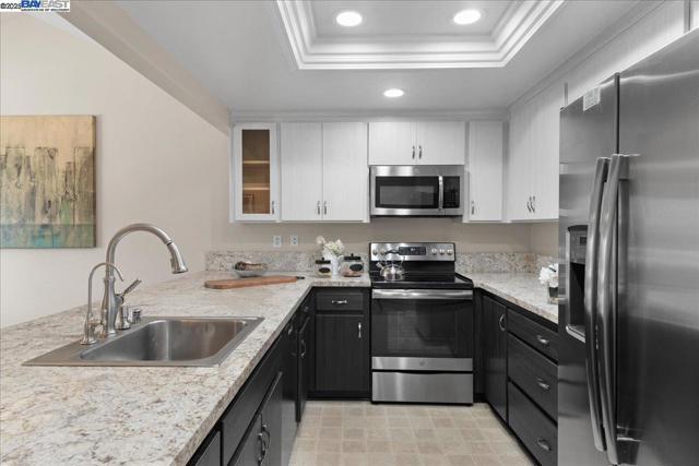 318 Lone Oak Dr, Pleasanton CA: https://media.crmls.org/mediaz/5c0264bb-fa37-4f3c-a137-5f50613f71ae.jpg