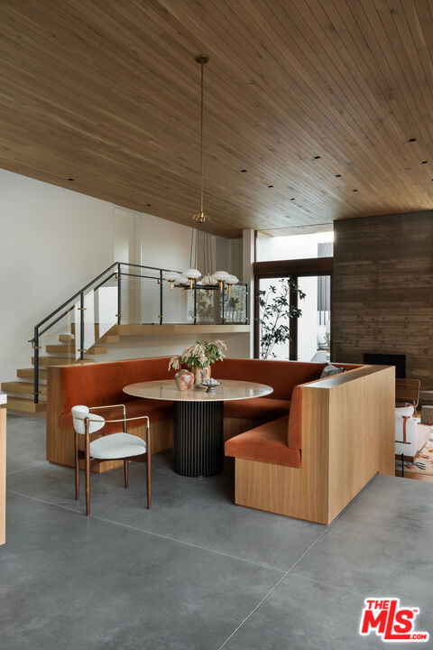 6708 Wildlife Road, Malibu CA: https://media.crmls.org/mediaz/5c02b05a-505d-4e65-87d0-0a6130019c35.jpg