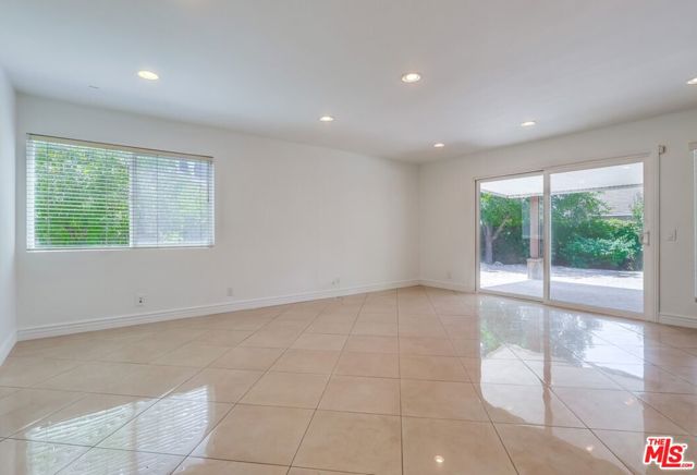 687 Mount Carmel Drive, Claremont CA: https://media.crmls.org/mediaz/5c03583f-692e-433f-ba31-bd4b42f89fdf.jpg