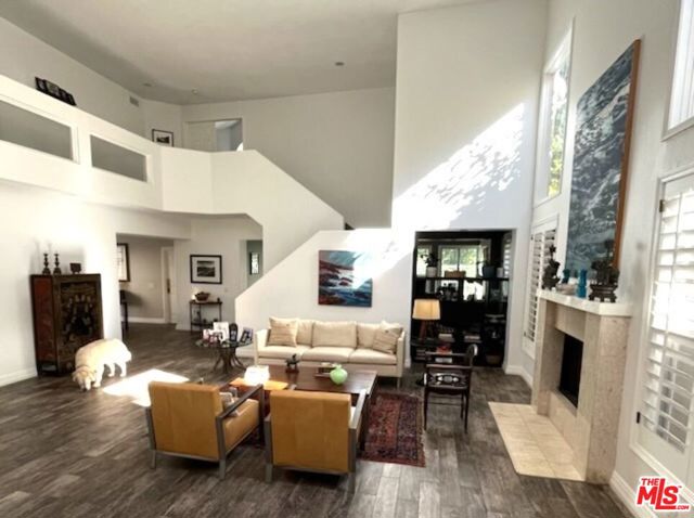 4342 Park Verdi, Calabasas CA: https://media.crmls.org/mediaz/5c03921f-b41f-4702-a931-915009344d39.jpg