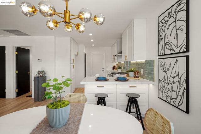 278 Cairo Rd, Oakland CA: https://media.crmls.org/mediaz/5c03b50d-912c-495e-b75d-83258e14dd84.jpg