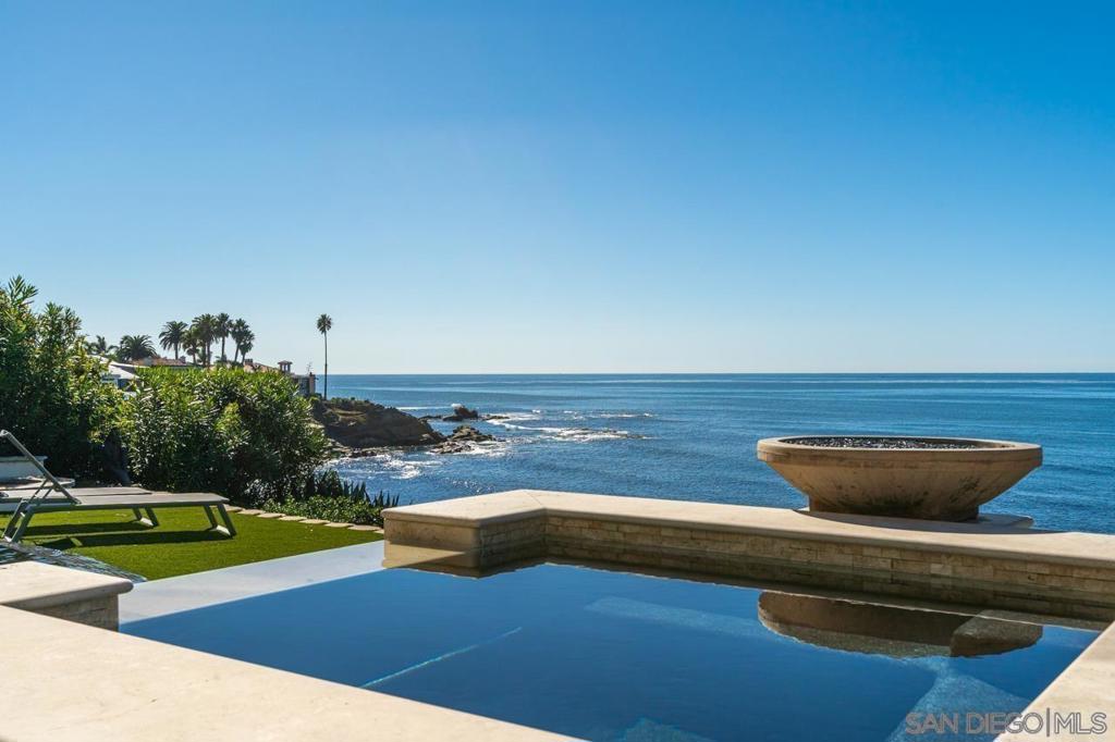 5850 Camino De La Costa