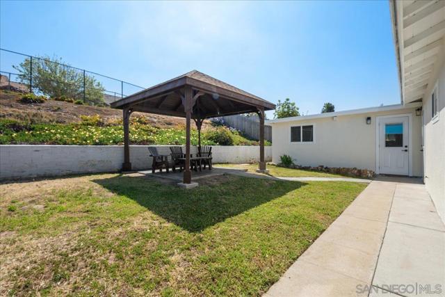 1041 Angelo Dr, National City CA: https://media.crmls.org/mediaz/5c049460-49b6-4b55-a557-f453b54577c0.jpg