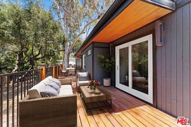 21171 Colina Drive, Topanga CA: https://media.crmls.org/mediaz/5c04988d-0521-4dbd-bbe4-478a50c03eb4.jpg