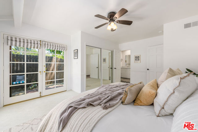 3856 Hayvenhurst Avenue, Encino CA: https://media.crmls.org/mediaz/5c04d0f7-4c11-4e9f-b4dd-765bc57838af.jpg