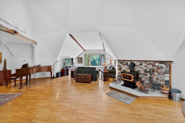 5224 Twin Falls Road, Morgan Hill CA: https://media.crmls.org/mediaz/5c05acdf-c891-4c7c-be24-4a8b607c1ab1.jpg