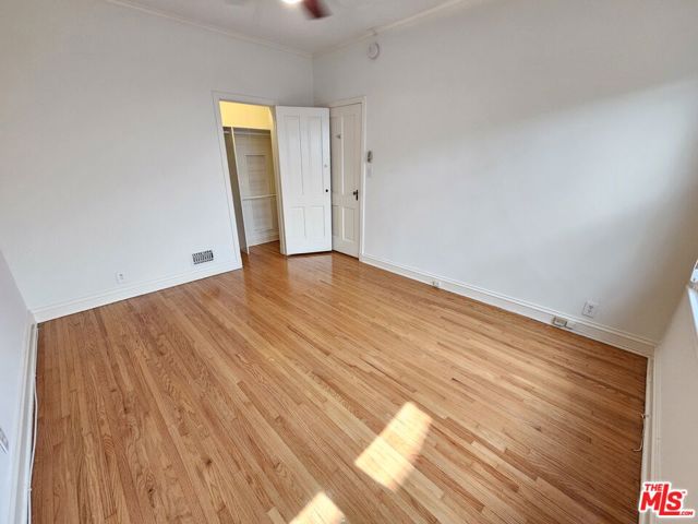 441 1/2 S Palm Drive, Beverly Hills CA: https://media.crmls.org/mediaz/5c05c42f-2c2b-48f1-b79b-b7875d90df12.jpg