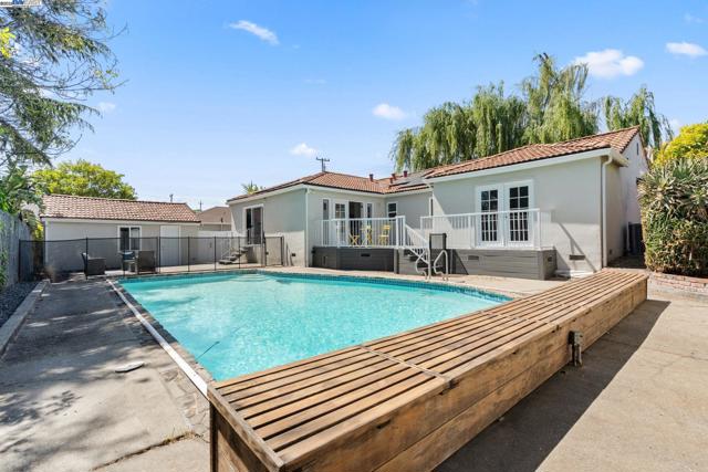 955 Maud Ave, San Leandro CA: https://media.crmls.org/mediaz/5c061c4e-21e0-401e-b2b9-1c67cf94fa71.jpg