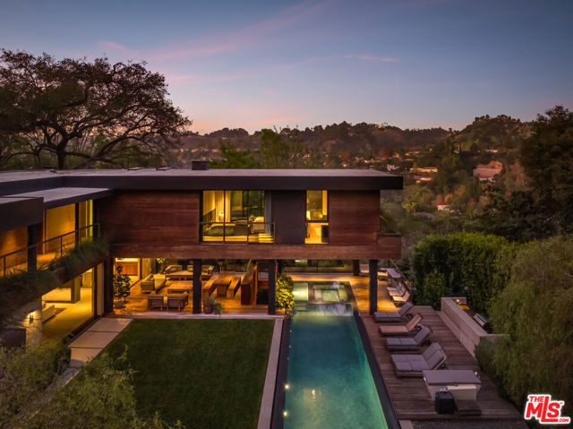 9551 Oak Pass Road, Beverly Hills CA: https://media.crmls.org/mediaz/5c0646b8-ee54-41b1-af88-5bc6e18252d4.jpg