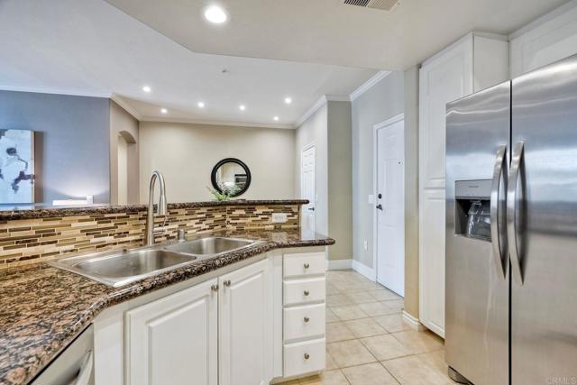 9263 Regents Road, La Jolla CA: https://media.crmls.org/mediaz/5c068243-dee3-48ba-8560-bd8dedde3c8b.jpg