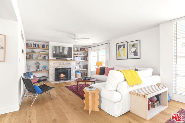 3501 Esplanade, Marina del Rey CA: https://media.crmls.org/mediaz/5c06daa8-286b-49c1-9ca9-0a97255ad579.jpg